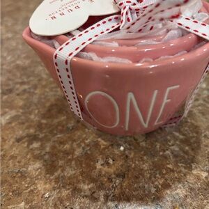 Rae Dunn Dk Pink LL measuring cups with outlined hearts measuring cups NWT